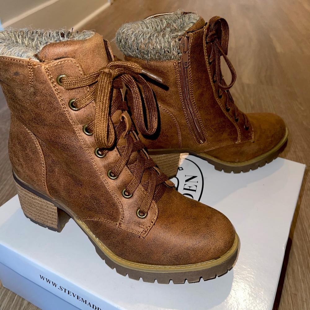 STEVE MADDEN Gianina Brown lace up booties with wool detailing